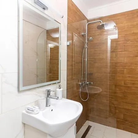 Spacious Aristocratic Apt. With A Colourful View *