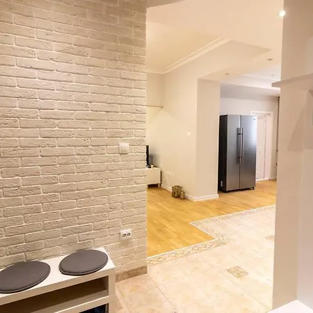 Spacious Aristocratic Apt. With A Colourful View Apartment