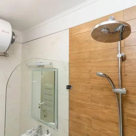 Spacious Aristocratic Apt. With A Colourful View סופיה