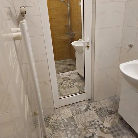 아파트 Spacious Aristocratic Apt. With A Colourful View