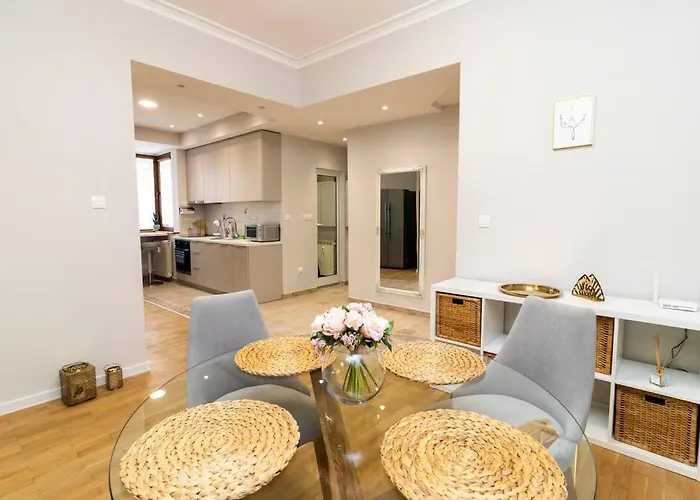 Spacious Aristocratic Apt. With A Colourful View * Sófia