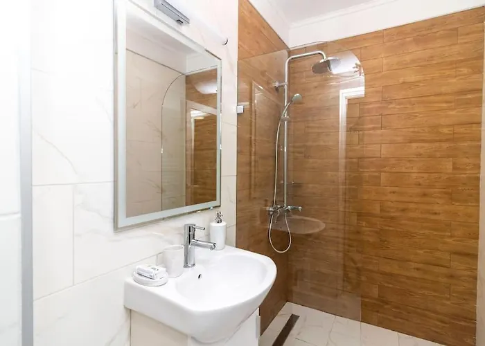 Spacious Aristocratic Apt. With A Colourful View *