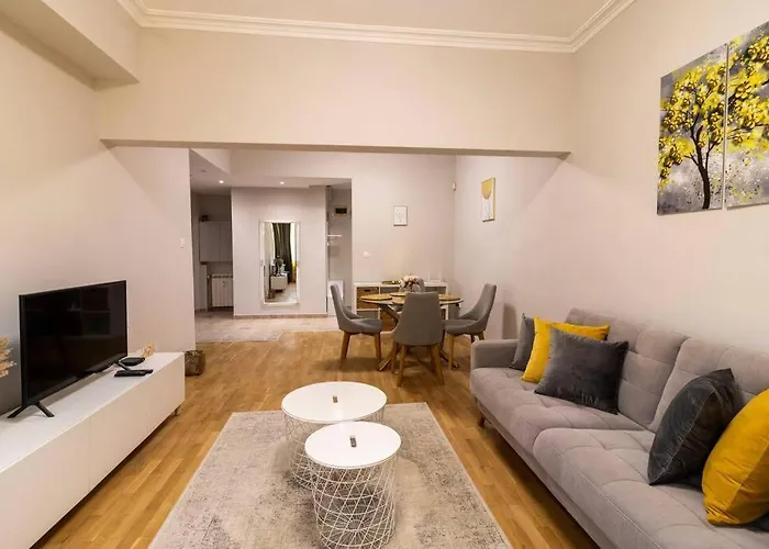 Spacious Aristocratic Apt. With A Colourful View