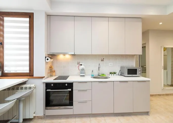 Lejlighed Spacious Aristocratic Apt. With A Colourful View