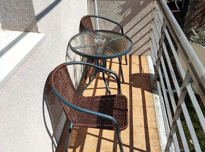 Spacious Aristocratic Apt. With A Colourful View *