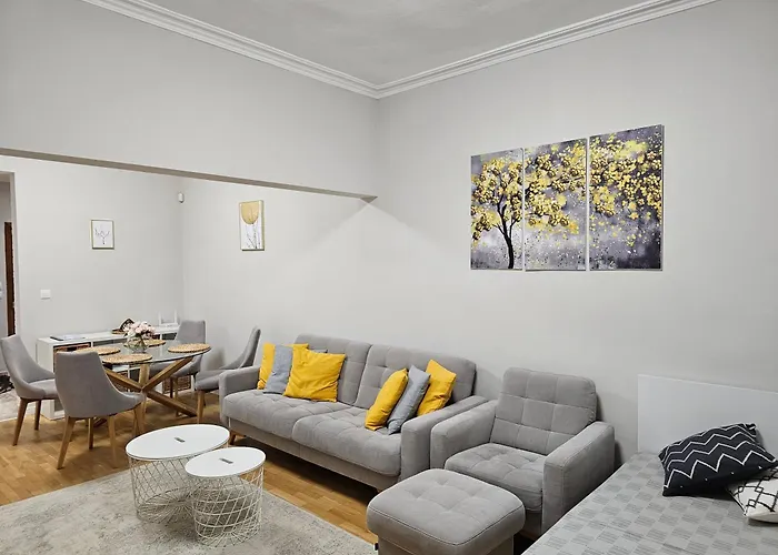 Spacious Aristocratic Apt. With A Colourful View Apartamento