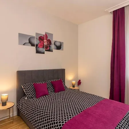 Spacious Aristocratic Apt. With A Colourful View *