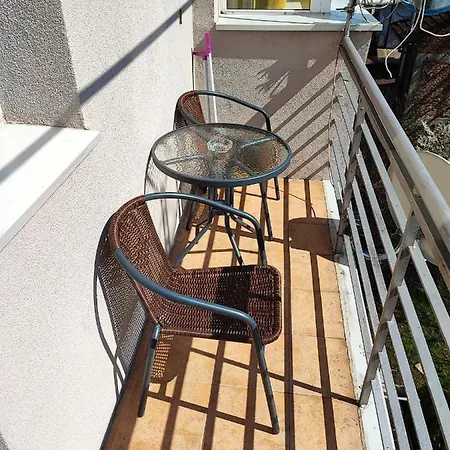 Spacious Aristocratic Apt. With A Colourful View *