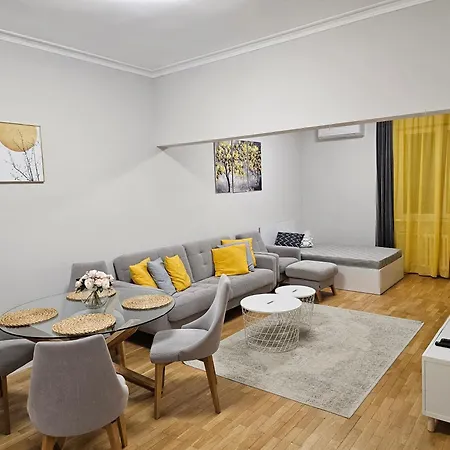 Spacious Aristocratic Apt. With A Colourful View *